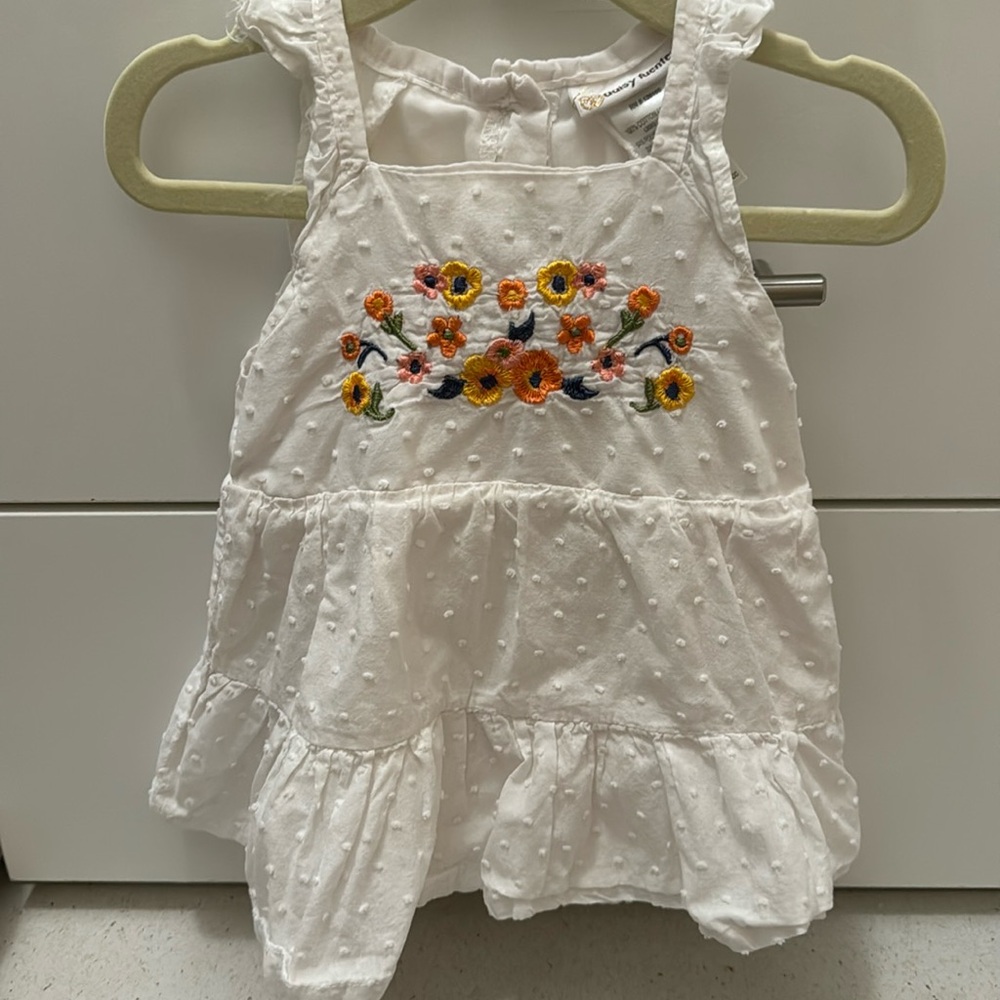🌻Embroidered flower linen top